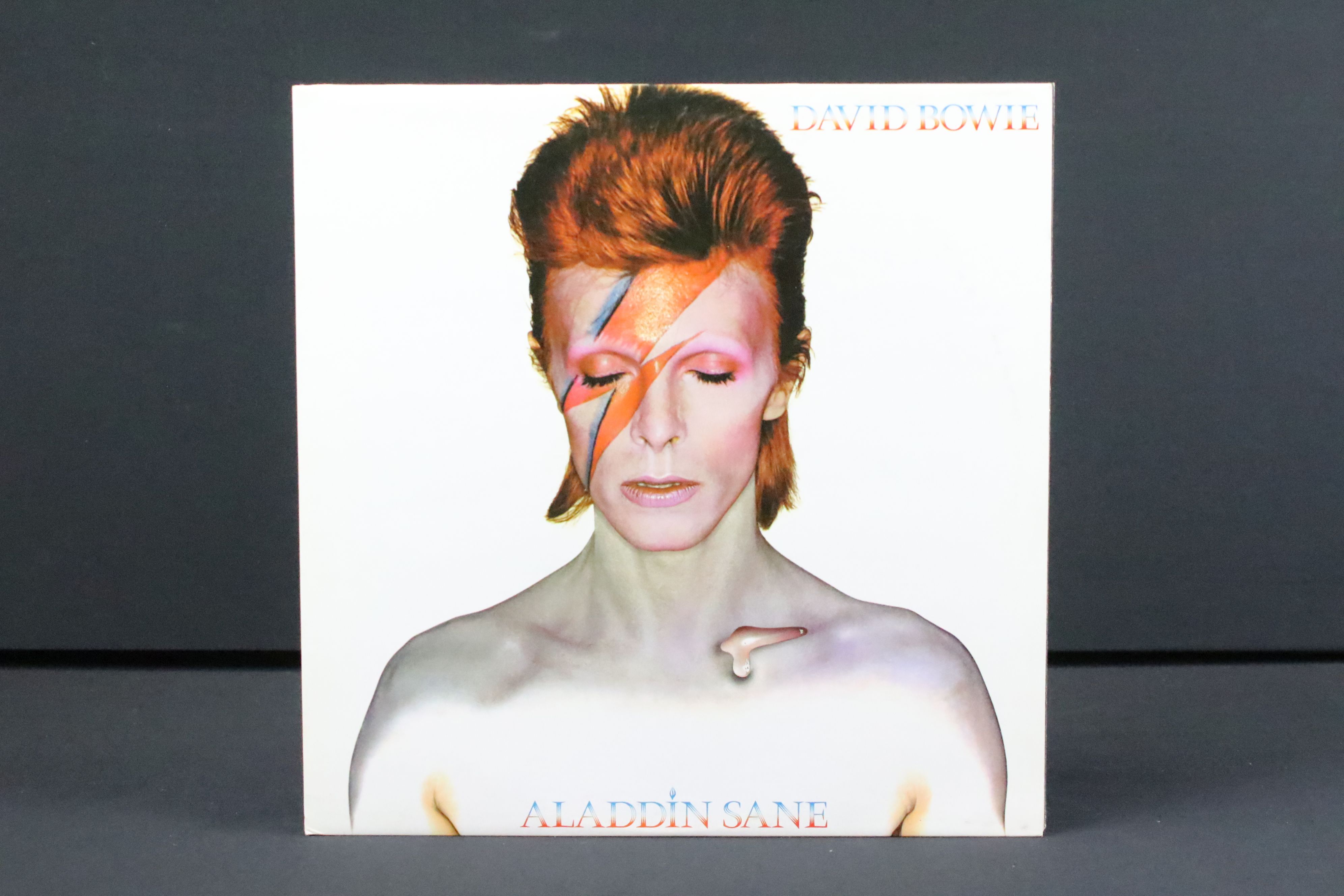 Vinyl - 6 David Bowie LPs to include Hunky Dory, The Man Who Sold The World (INTS 5237), Aladdin - Image 4 of 7