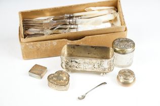 A small collection of hallmarked silver and silver plate to include fish knives and forks with