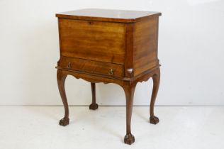 Early 20th century Mahogany Sewing / Work Box with hinged lid, drawer below, raised on four cabriole