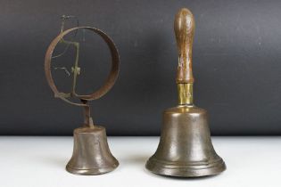 Late 19th / early 20th century bronze hand bell with turned wooden handle (approx 26cm high),