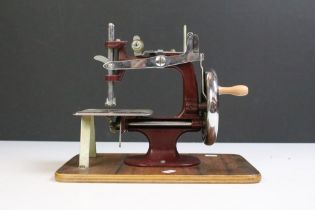 Junior Crank Wheel Singer style Sewing Machine, approx 19cm high