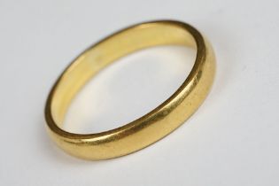 A fully hallmarked 22ct gold wedding band, weight is approx 4g.