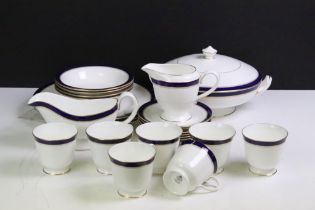 Royal Worcester ' Howard ' pattern tea & dinner service to include 12 dinner plates, 12