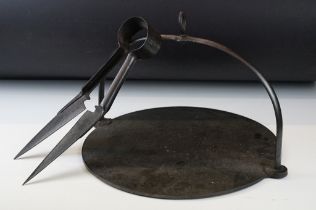 Cast iron hanging griddle pan (approx 40cm wide), together with a pair of sheep shears