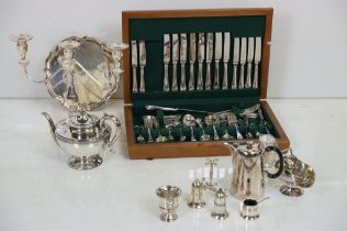 Collection of mixed silver plate to include a canteen of cutlery, Viners three-light candelabra (