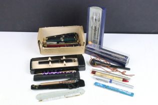 A collection of pens to include fountain, Rollerball and Parker examples.