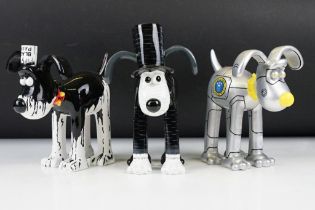 Three Aardman / W&G Ltd Wallace & Gromit ' Gromit Unleashed ' figures to include Isambark Kingdog