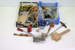 Collection of mixed tools & collectables to include ship builders plumb bobs, x2 thermometers,