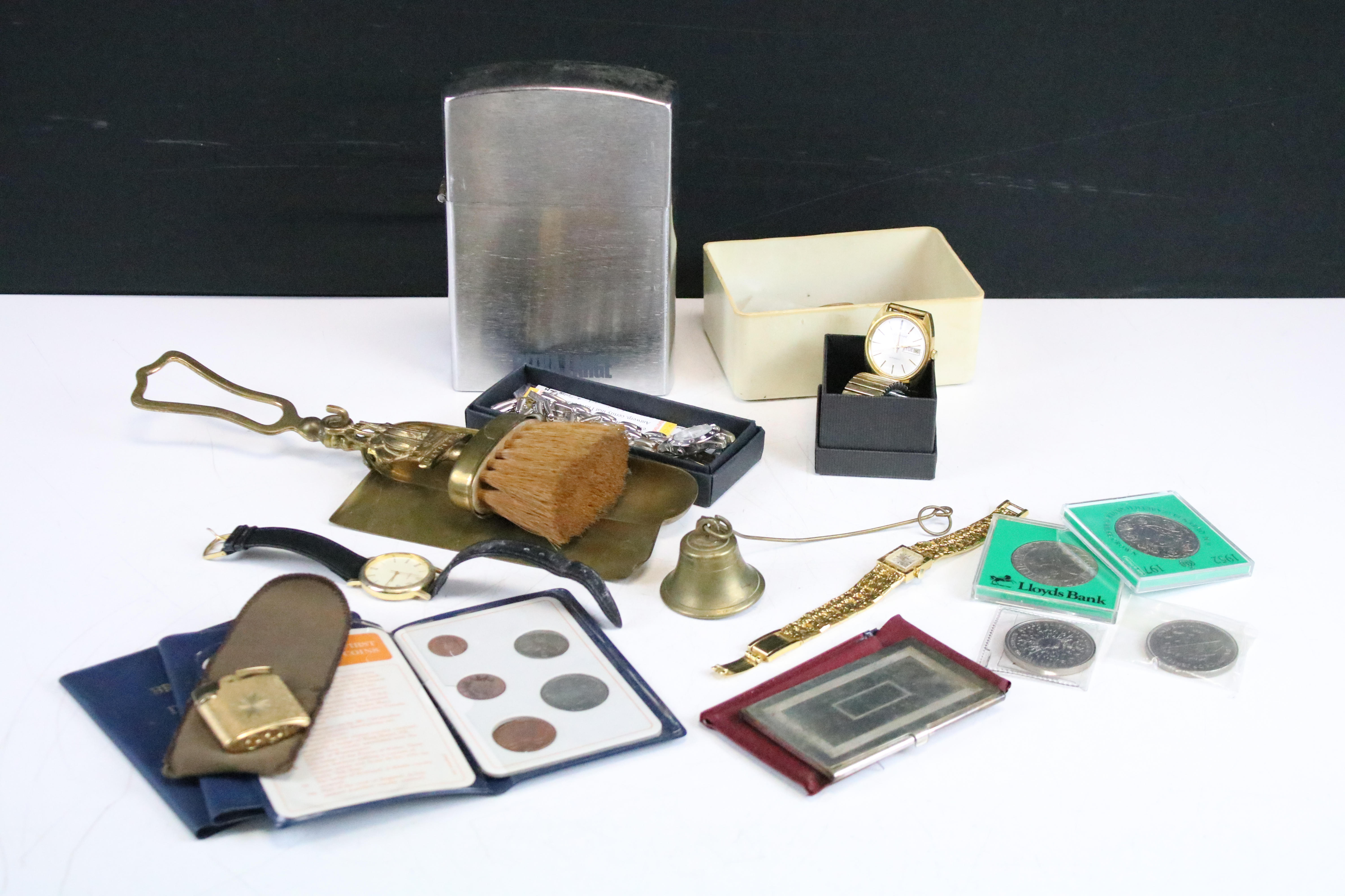 A box of mixed collectables to include vintage gents and ladies watches, coins, lighters,