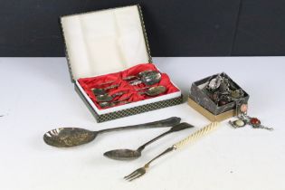 A small quantity of silver plate to include a set of six anointing spoons.