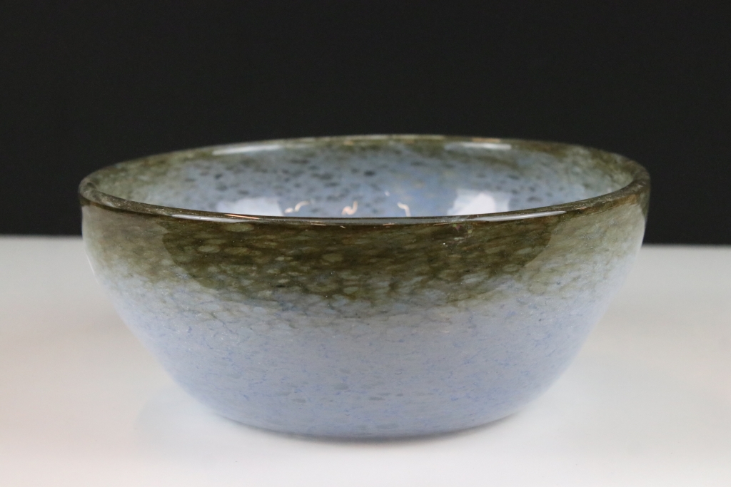 20th Century Scottish Vasart bowl having mottled blue sides with a dark rim to the top. Signed
