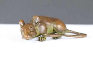 An ornamental Chinese bronze rat, approx 8.5cm in length.