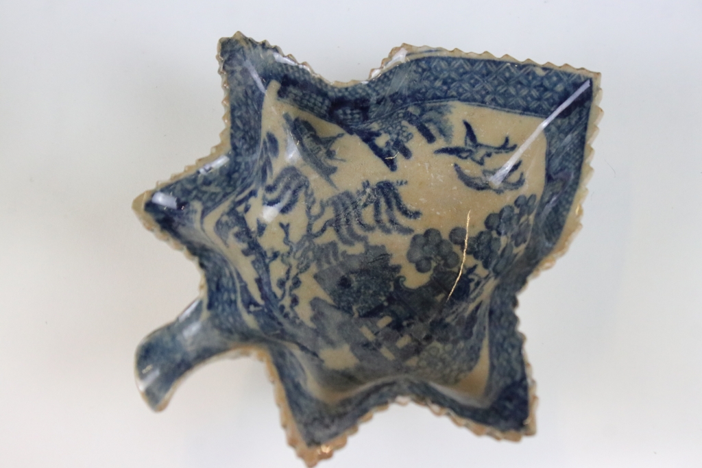 Selection of Chinese blue and white ceramics to include five 19th Century tea cups, a blue and white - Image 4 of 14