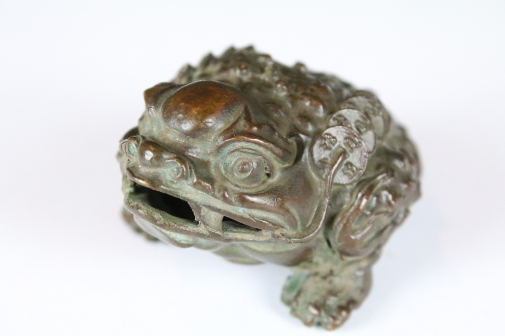A Chinese lucky Jin Chan ornamental money toad bronze rattling figure. - Image 2 of 4