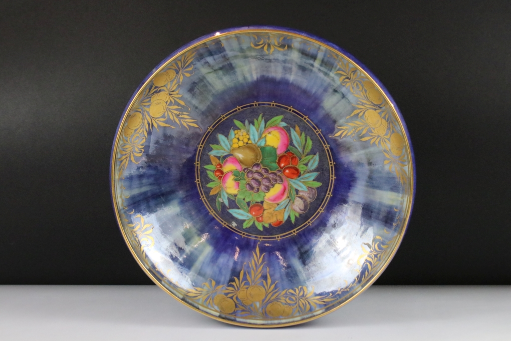 1920s Mintons lustre fruit bowl with fruit detailing to the centre together with a Fenton Ye Olde - Image 5 of 8