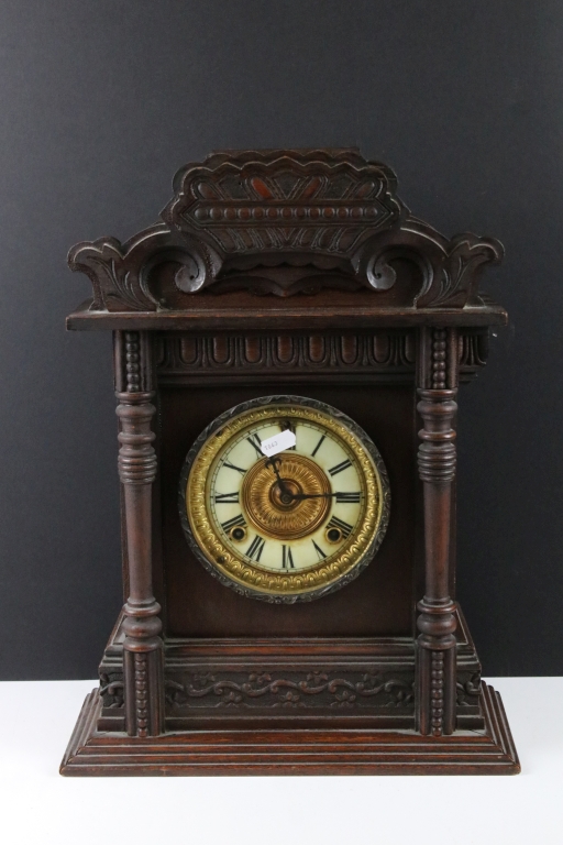 Early 20th century carved wooden chiming mantle clock, with cream dial, Roman numerals & Ansonia