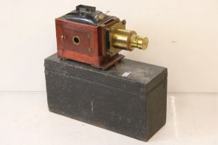 Late 19th century W.F. Archer of Liverpool mahogany & brass magic lantern projector, housed within a