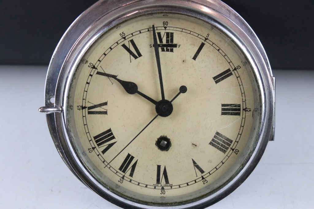 Chrome bulkhead nautical ships clock, the cream dial with black Roman numerals and poker style - Image 2 of 4
