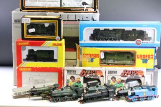 Collection of OO gauge model railway to include 7 x boxed locomotives featuring Hornby Railroad