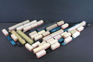 26 OO gauge items of rolling stock featuring Lima and Triang, all transporters and flatbeds with