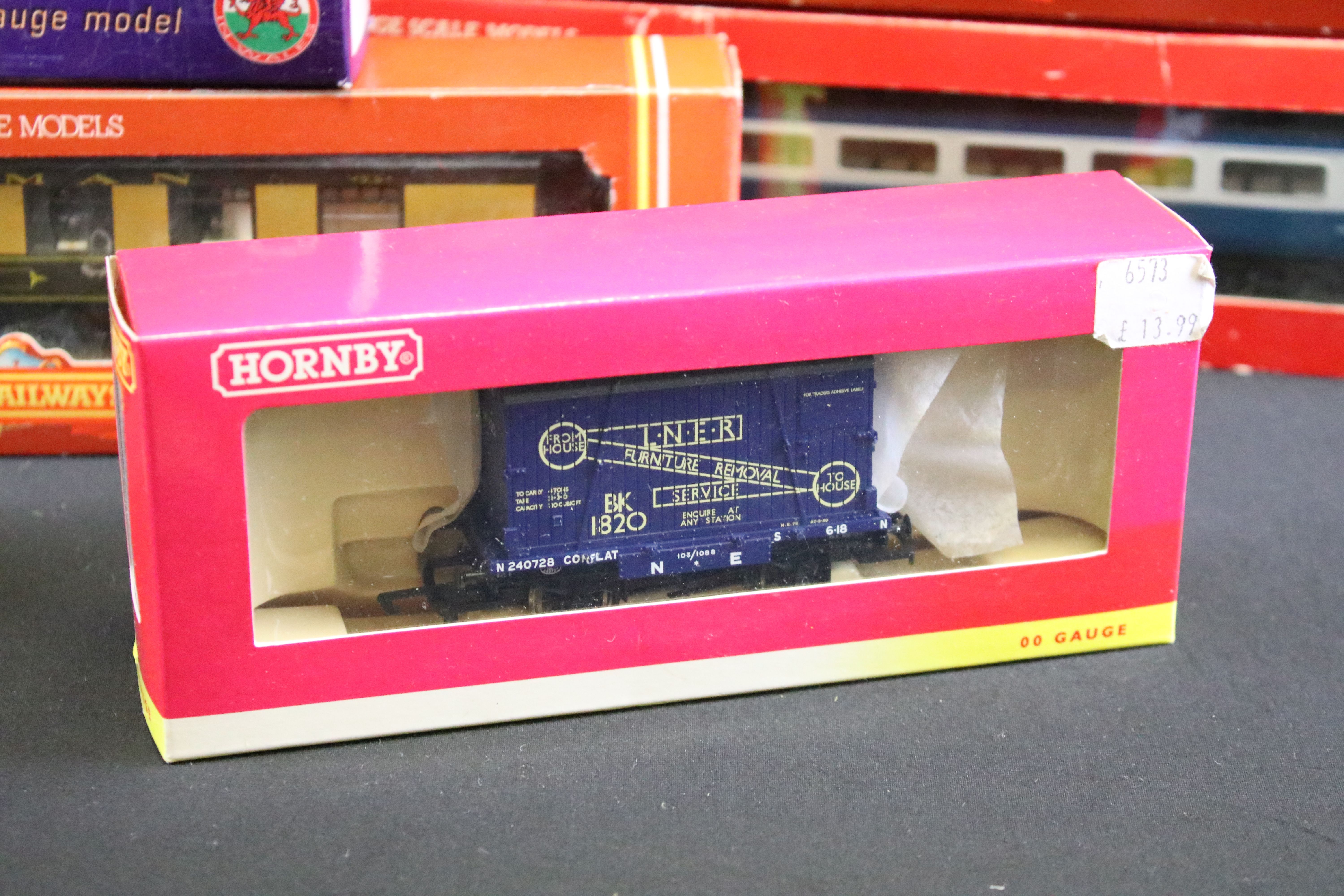 15 Boxed OO gauge items of rolling stock to include 13 x Hornby featuring R4519, R4520, R4521, - Image 2 of 10