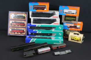 Nine boxed HO gauge items of rolling stock to include Piko 0726 Original Piko Zubehor set, 2 x other