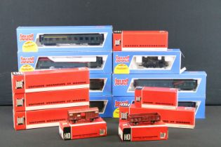 14 Boxed Joeuf HO gauge items of rolling stock to include 511400 Rivets 2E CL, 6240, 8500, 530900