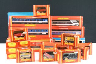 22 Boxed OO gauge items of rolling stock to include 20 x Hornby / Triang and 2 x Airfix, features