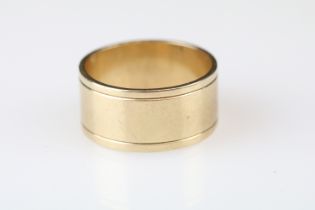 9ct yellow gold wedding band, width approx 10mm, ring size R