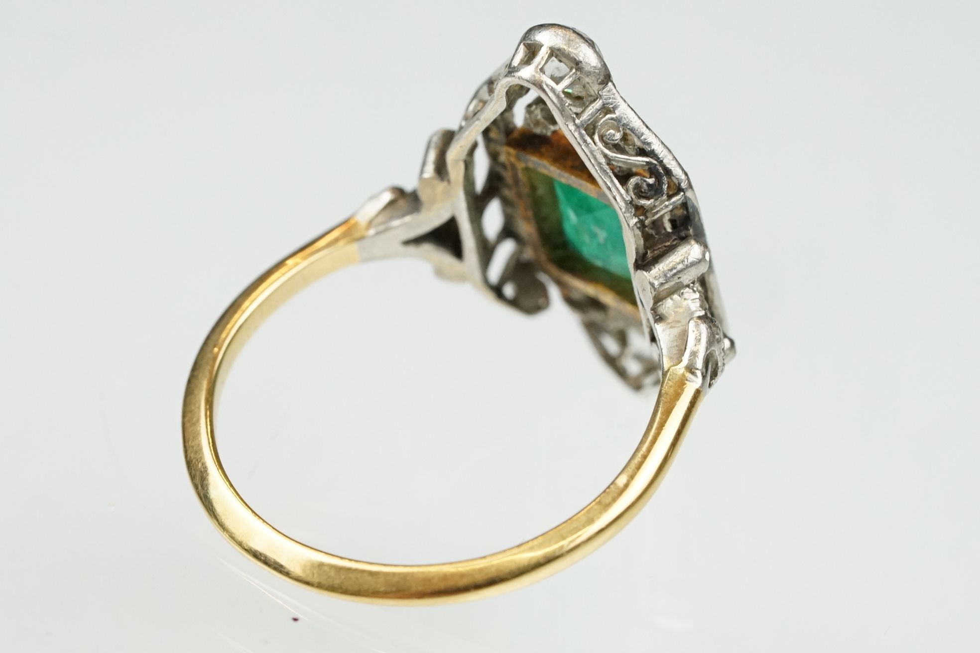 Art Deco emerald and diamond unmarked yellow gold and platinum ring, the square step cut emerald - Image 4 of 14