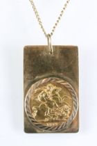 Half sovereign coin pendant necklace, Queen Elizabeth II date 1979, 9ct gold mount and chain, length