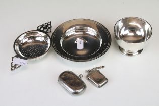 Selection of silver hallmarked items to include a twin handled tea strainer (hallmarked London