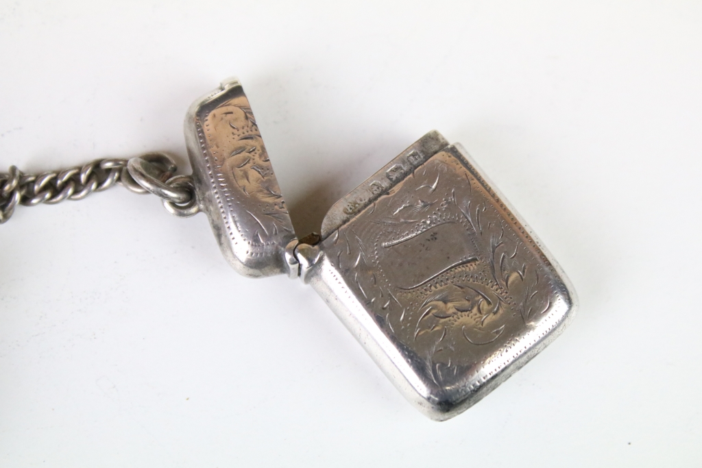 Selection of silver hallmarked items to include a twin handled tea strainer (hallmarked London - Image 4 of 10