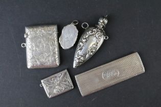 Group of antique silver pocket items to include; a Victorian vinaigrette (Birmingham 1866, George