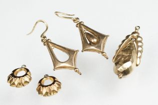 Collection of 19th century Victorian yellow metal drop earrings and components to include a pair