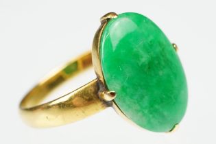 Imperial jade yellow gold ring, the oval cabochon cut jade measuring approx 14.5 x 10.5mm, claw set,