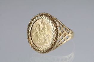 Half sovereign coin 9ct yellow gold ring, Edward VII 1905, 9ct gold mount, ring size S½
