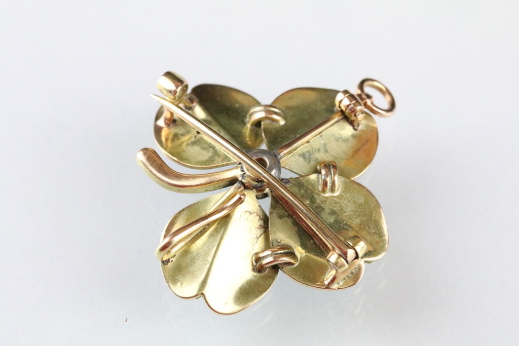 Victorian diamond and seed pearl enamel yellow metal pendant brooch modelled as a four leaf - Image 2 of 3