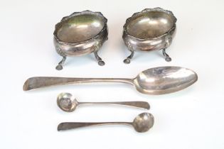 Collection of assorted silver to include a pair of Georgian four footed table salts (hallmarked