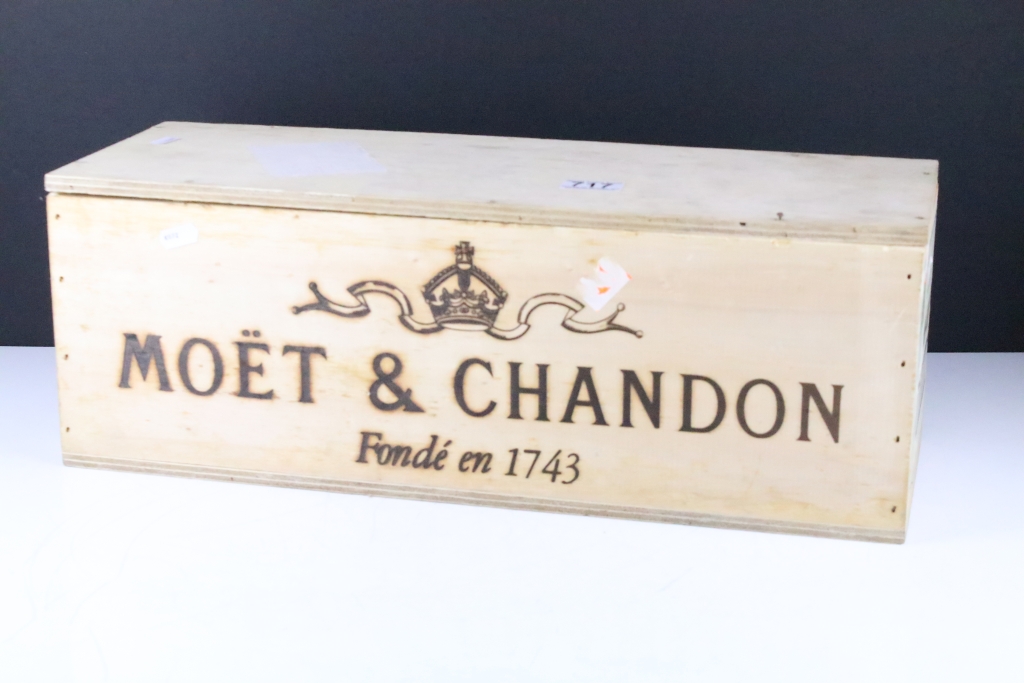 Champagne - Moet & Chandon Brut Imperial, double magnum / jeroboam (3L), 12% vol, wooden cased - Image 5 of 5