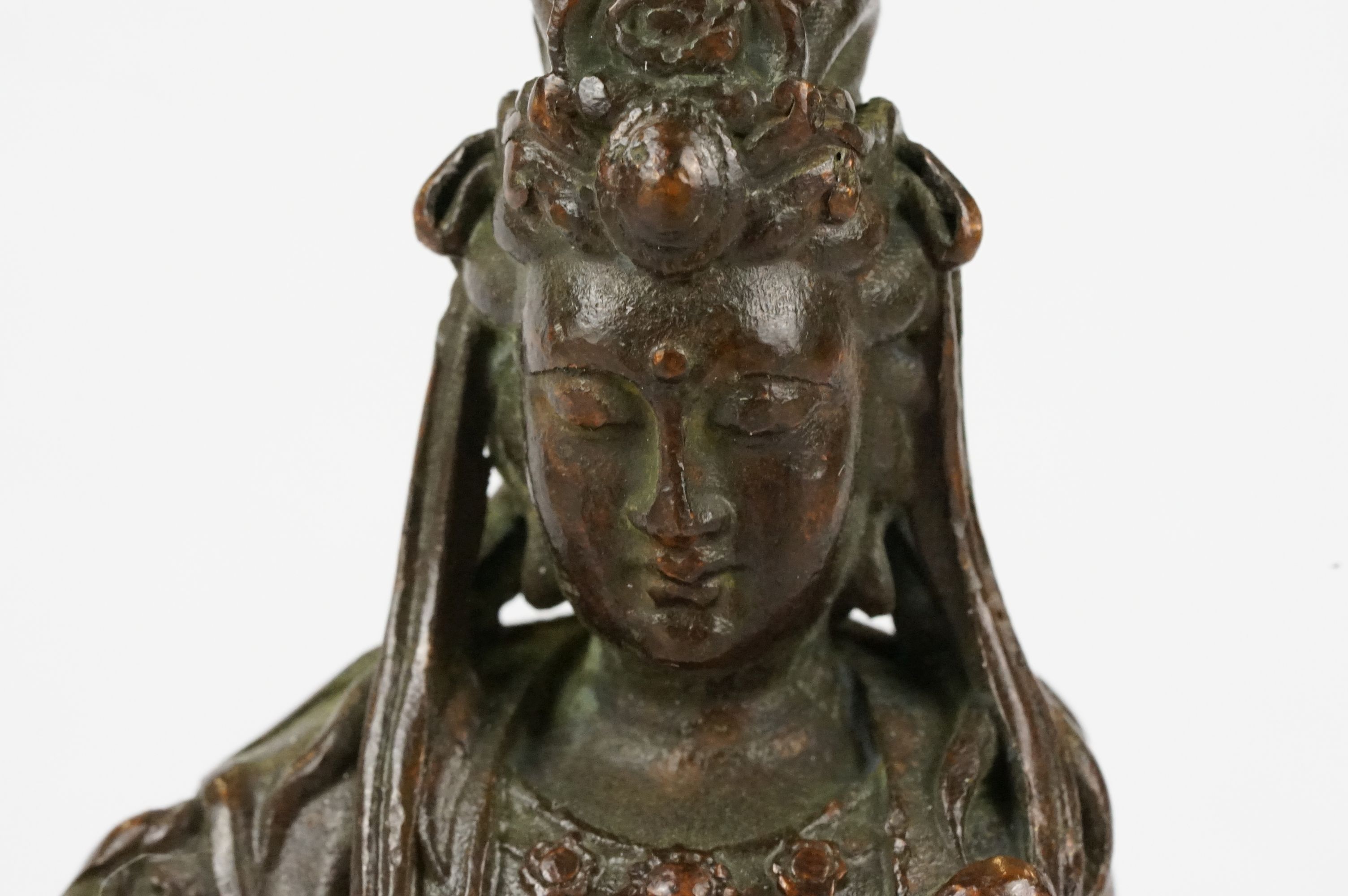An oriental bronze figure of Guanyin, stands approx 10cm in height. - Image 3 of 5