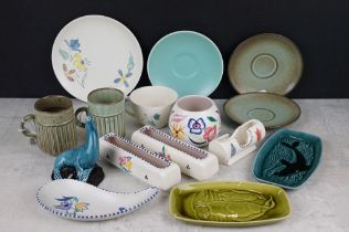 Collection of Poole Pottery, 15 pieces, to include a pair of mugs & saucers, posy vases, seal