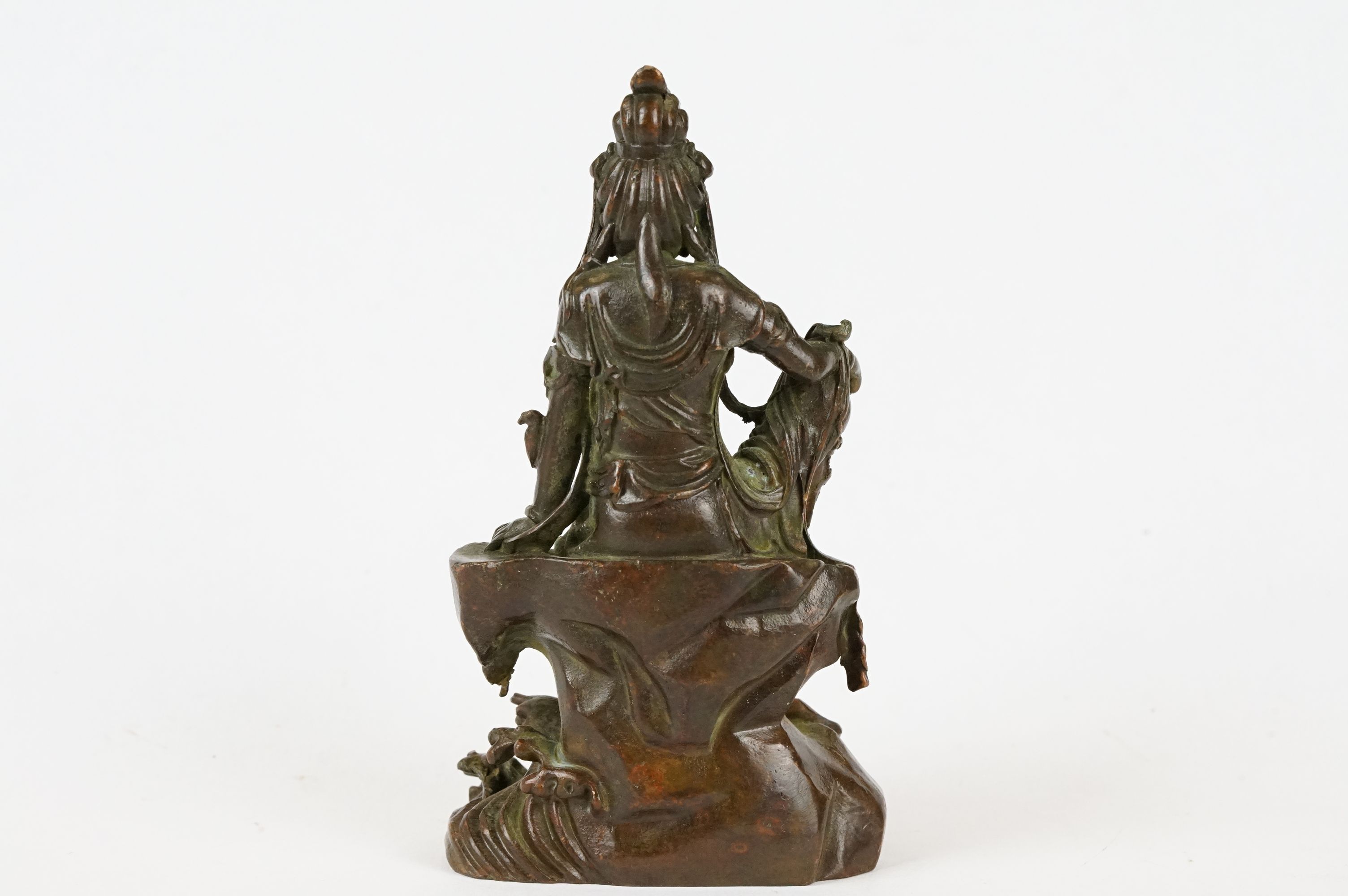 An oriental bronze figure of Guanyin, stands approx 10cm in height. - Image 4 of 5