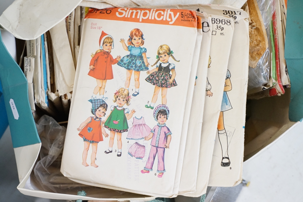 Collection of vintage mid Century sewing patterns (approx 50) mostly dating from the 1960s, together - Image 7 of 7