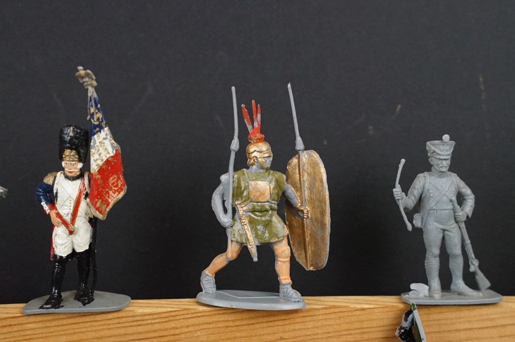 A collection of mixed toy soldiers to include Britains deetail examples. - Image 3 of 5