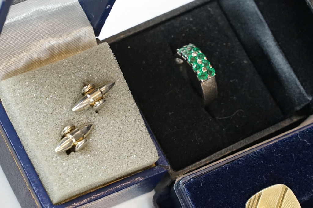 A collection of mainly contemporary cufflinks and costume jewellery. - Image 5 of 11