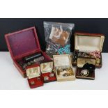 A small collection of mainly vintage costume jewellery to include silver examples.