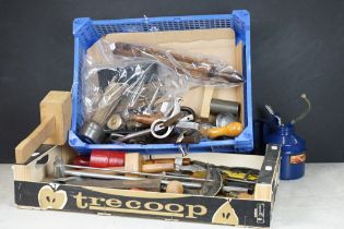 Collection of mixed tools & collectables to include ship builders plumb bobs, x2 thermometers, oil
