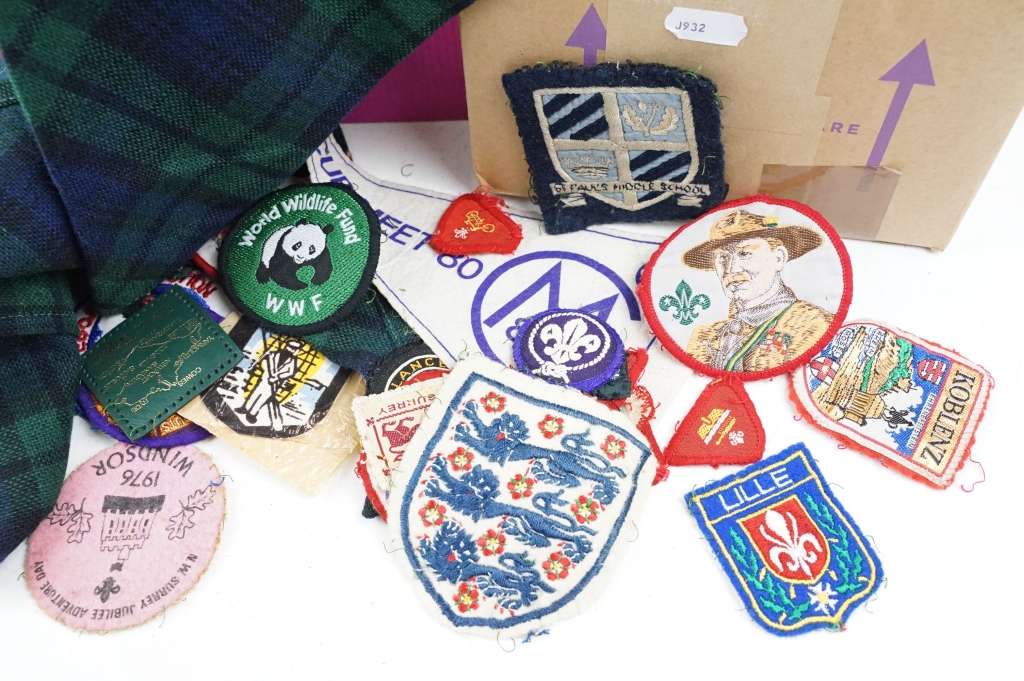 A large collection of Scout and girl guide collectables to include uniforms, belts, badges....etc. - Image 2 of 6