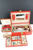 A collection of mainly vintage costume jewellery to include silver examples.